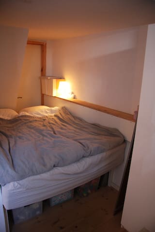 Lovely townhouse for two families. gallery image 4