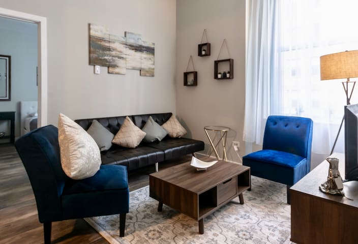 FREE PARKING Large 2BR2BA by Millenium Park gallery image 2