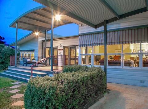 Victoria House-  Great Location!
