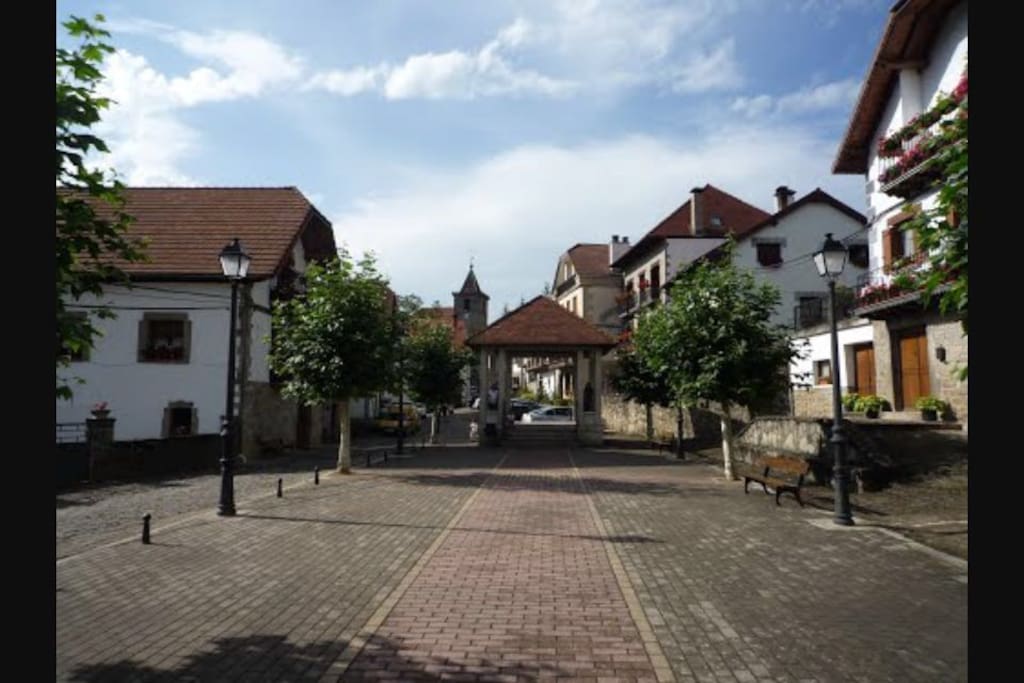 Plaza del pueblo de Ezcároz