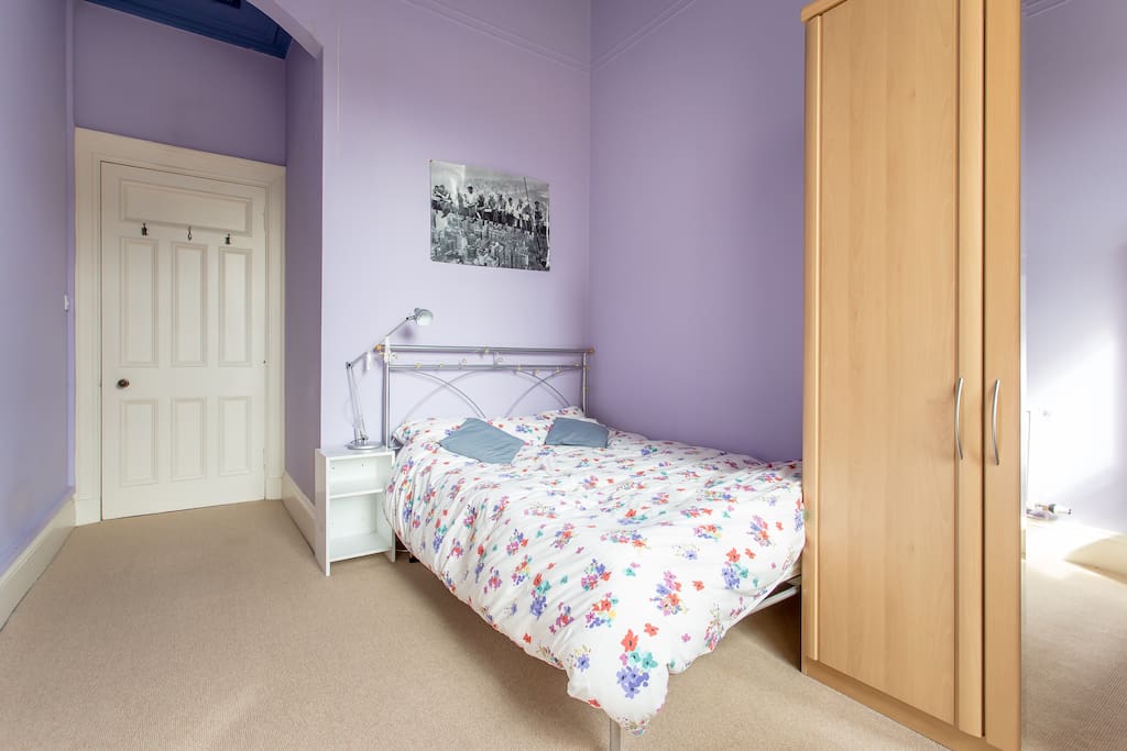 Lovely quiet double room overlooking gardens
