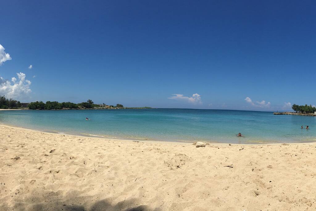 BACURANAO BEACH IS 200MTS FROM THE HOUSE