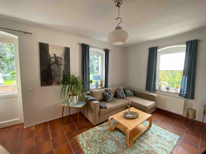 Dnevni boravak s izlazom na terasu i sofom na razvlačenje