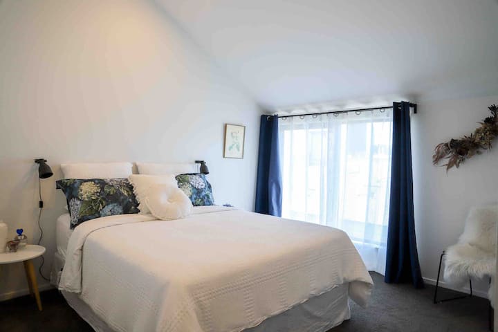 Спалня едно