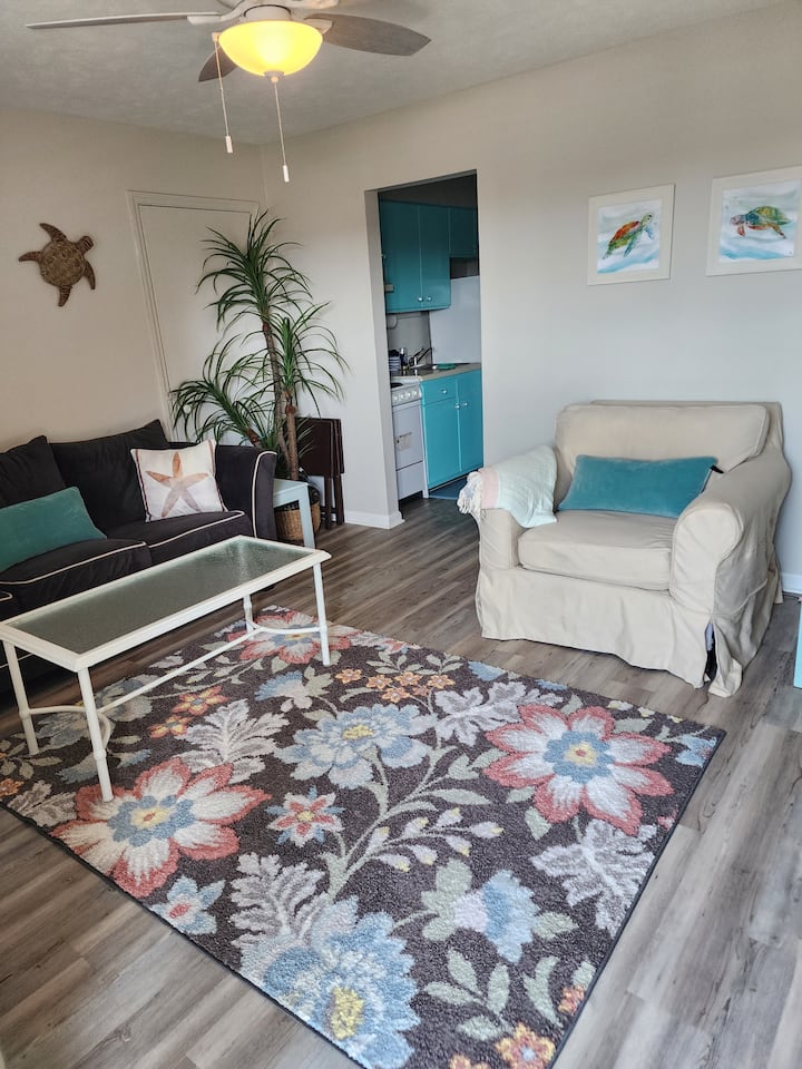 Cozy Condo, Relax In Pool- Walk To Beach/pier - Garden City, SC