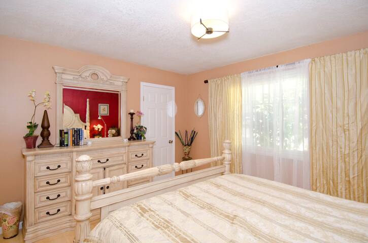 Chi Home gallery image 2