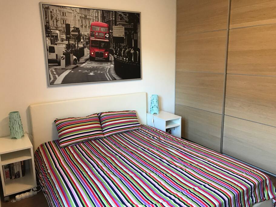 Private room (max. occupancy 2 people) with closet space for clothes.