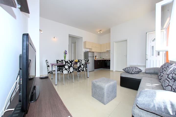 Holiday House, 30 M From Sea.... - Bibinje