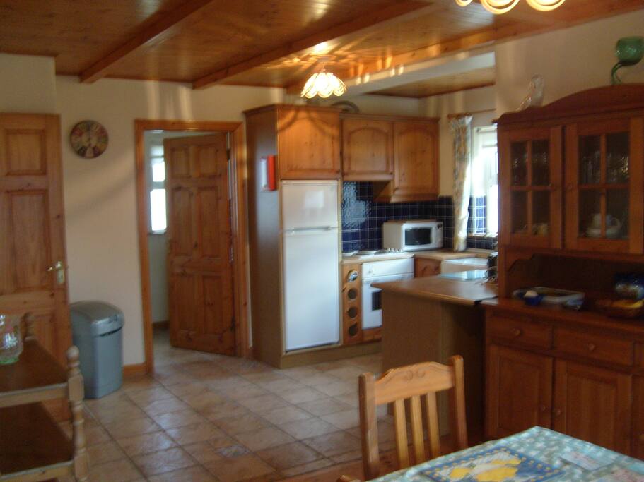 KITCHEN DINING ROOM
