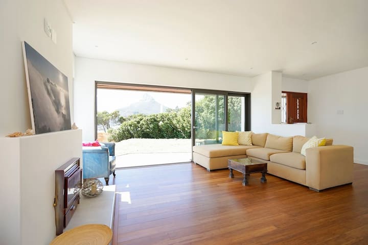 OttawaPalms VILLA & STUDIO with housekeeping gallery image 3