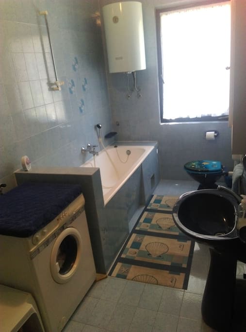 Shared bathroom for 2 room