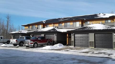 Spacious modern townhouse in central Dawson Creek
