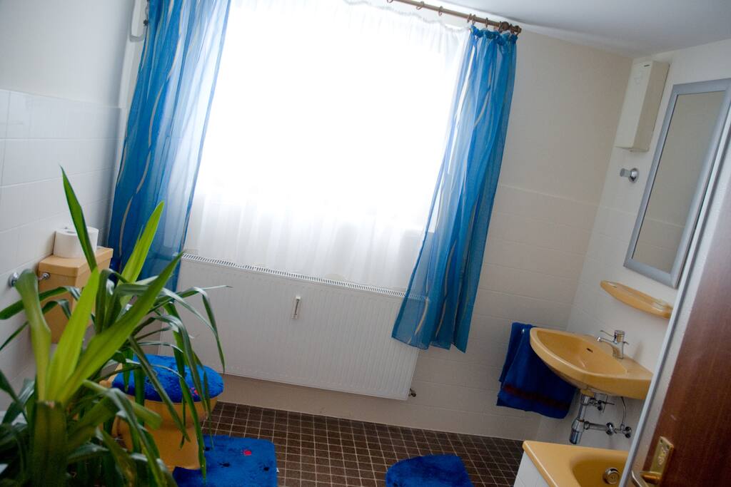 Helles, frisch renoviertes Bad