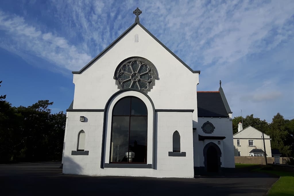 Die Kirche direkt nebenan
