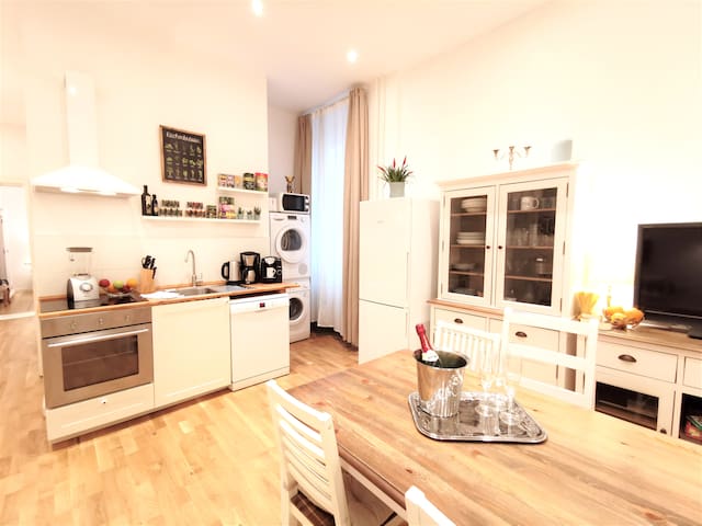 KHH by Rockchair | Cozy Family & Business 2 BR