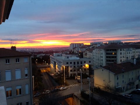Vue sur Fourvière 1 min du métro+parking gratuit