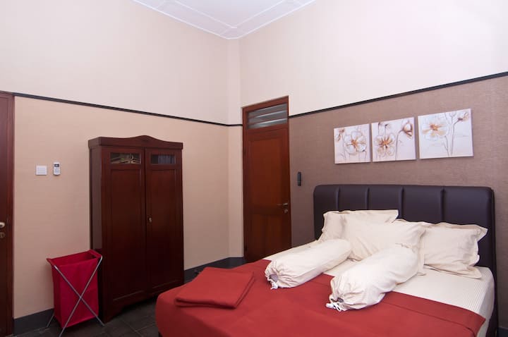 Dhomë A 2
derë lidhëse me A 1