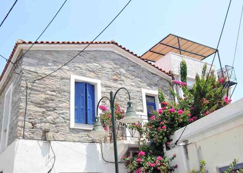 Two-storey traditional residence in the center