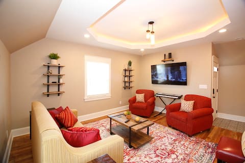 Newly remodeled Chic-Hip apartment-Downtown area