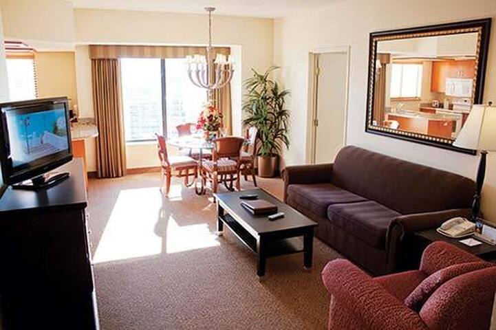 2bd Las Vegas Strip Condo #B gallery image 2