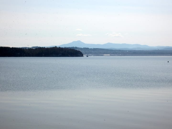 The Sunrise Cabin Cabins for Rent in Burlington, Vermont, United