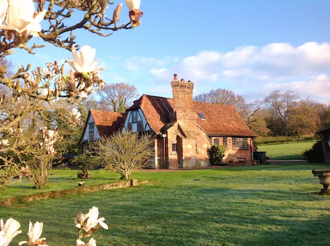 Idyllic Country Cottage South Downs