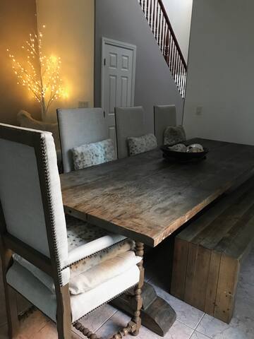 Gorgeous Designer Home with Pool gallery image 3