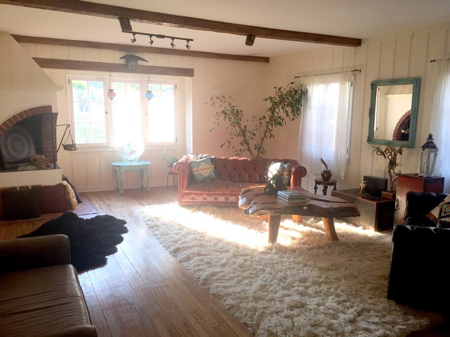 Spacious living room