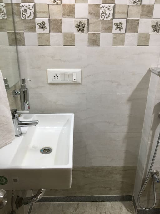 clean wash basin