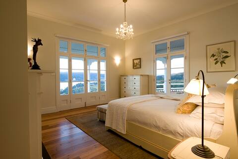 Villa Talia Tasmania - Award Winning Luxury Villa