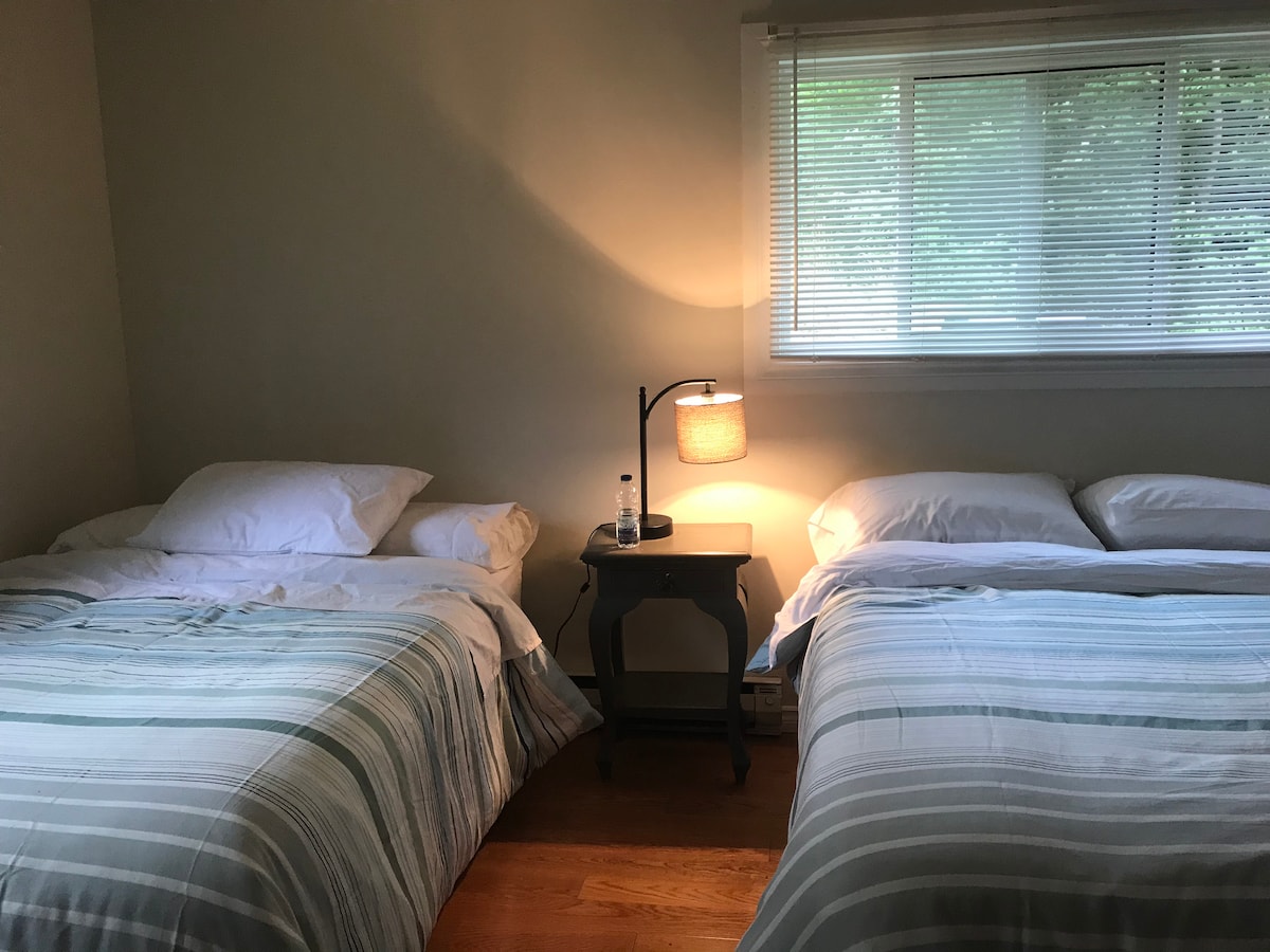 غرفة نوم 1 - 2 سرير مزدوج وخزانة 