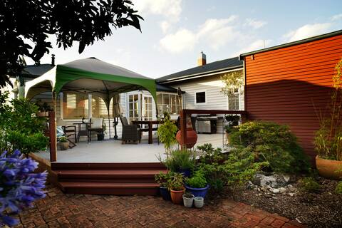 Incredible home for 7 - beautiful garden and deck