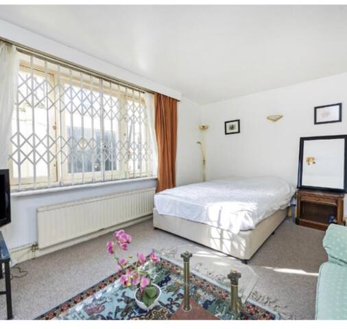 Paddington gallery image 5