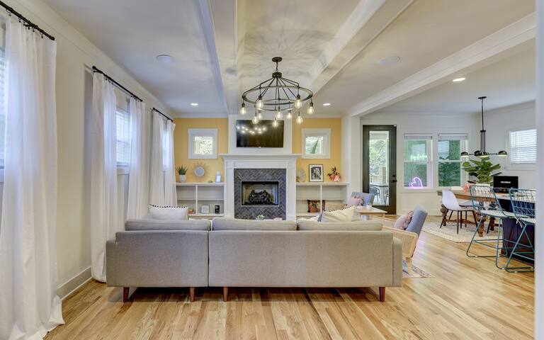 East Nashville Charmer – The Dolly Llama gallery image 3