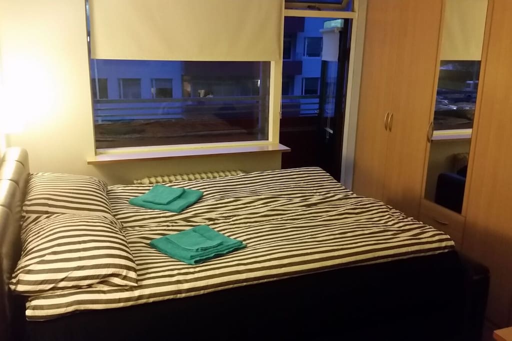 Main bedroom.
Double bed with a balcony.
