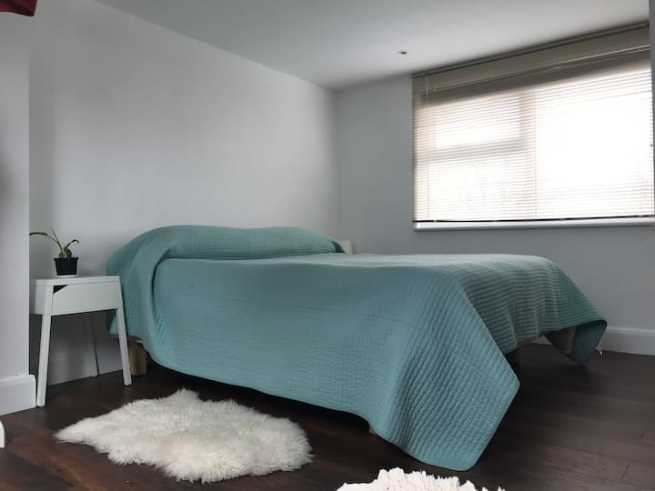 Modern Loft - Woking
