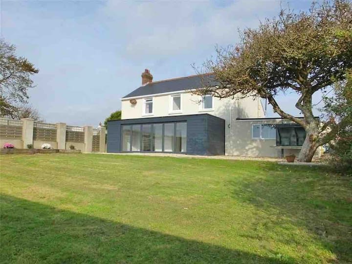 Beautiful Pembrokeshire Old Farmhouse Cottages for Rent in