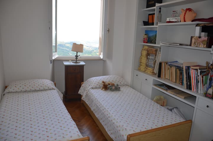 ორადგილიანი ნომერი