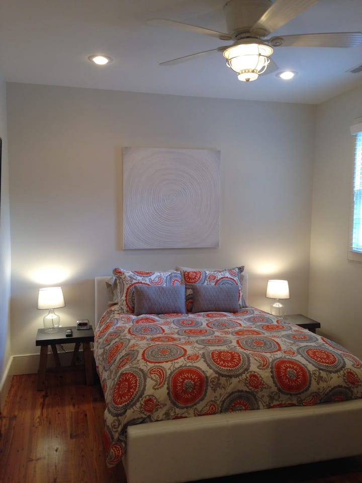 Glavna spavaća soba.  Nije na slici nalazi se TV dijagonale 42"na zidu.