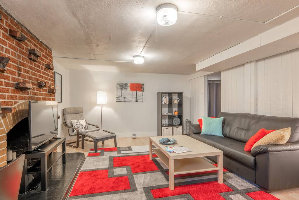 Roku and local TV, high speed wifi, a selection of books, and Portland visitor maps and guides will keep you informed and entertained.