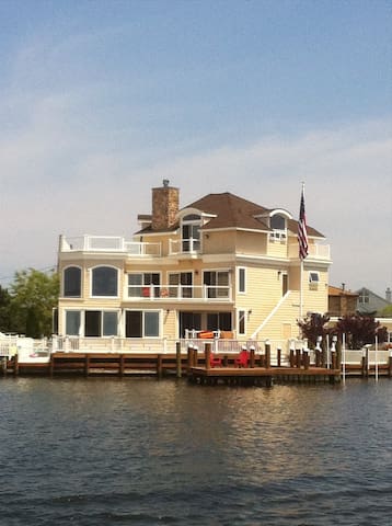 Lazy River Vacation Rentals managed Airbnb listing 1