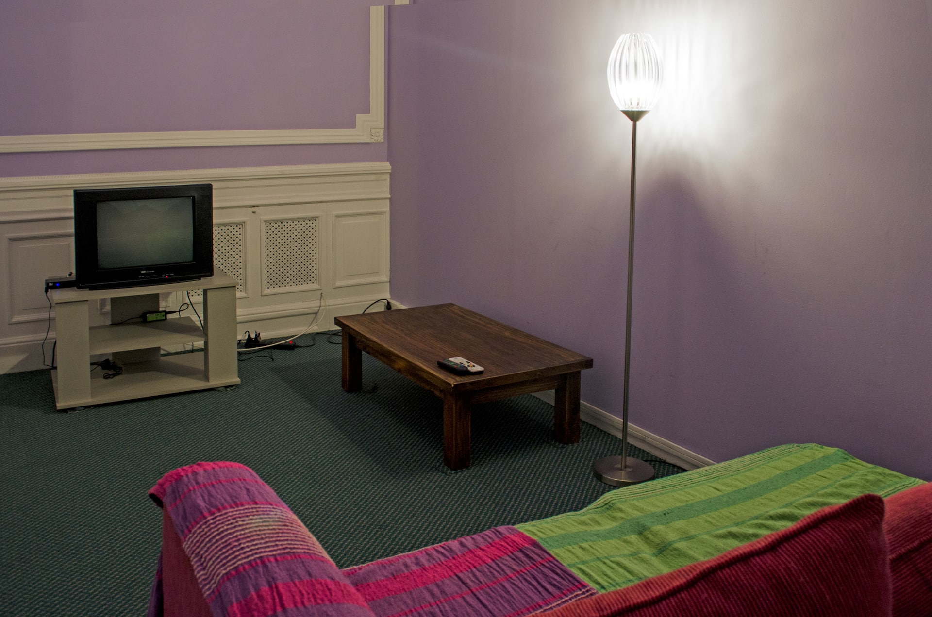 Large yellow room with shared bathroom in Constitución