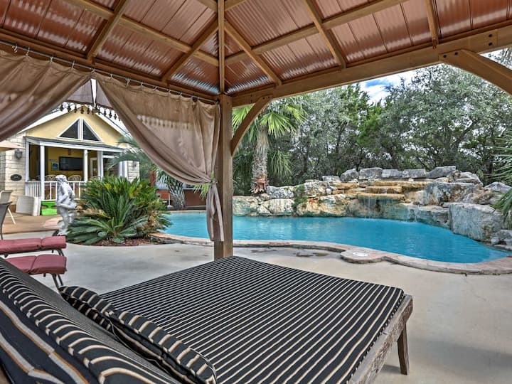 Couples Retreat with Steam Room & Hot Tub
