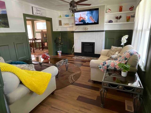 Charming 3 Bedroom Getaway gallery image 5