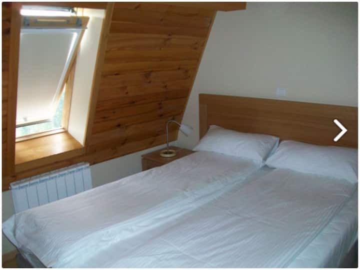 Спална соба со 2 двокреветни соби