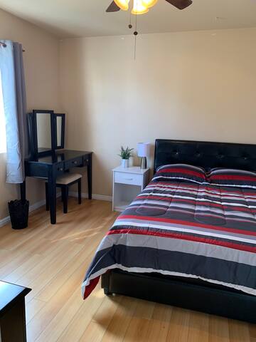 Comfy Private Room in Heart of Los Angeles