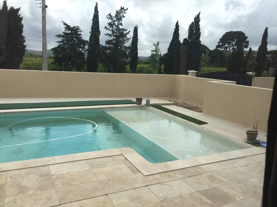 Piscine avec alarme.