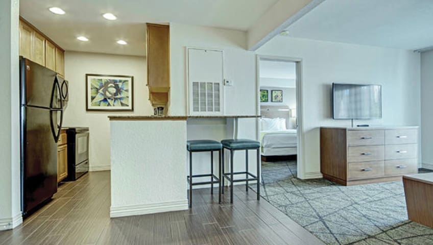 2BR Las Vegas Resort Suite gallery image 3