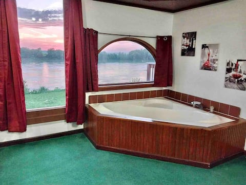 Riverfront Jacuzzi Cabin w/ Sunset Balcony - 2bdrm