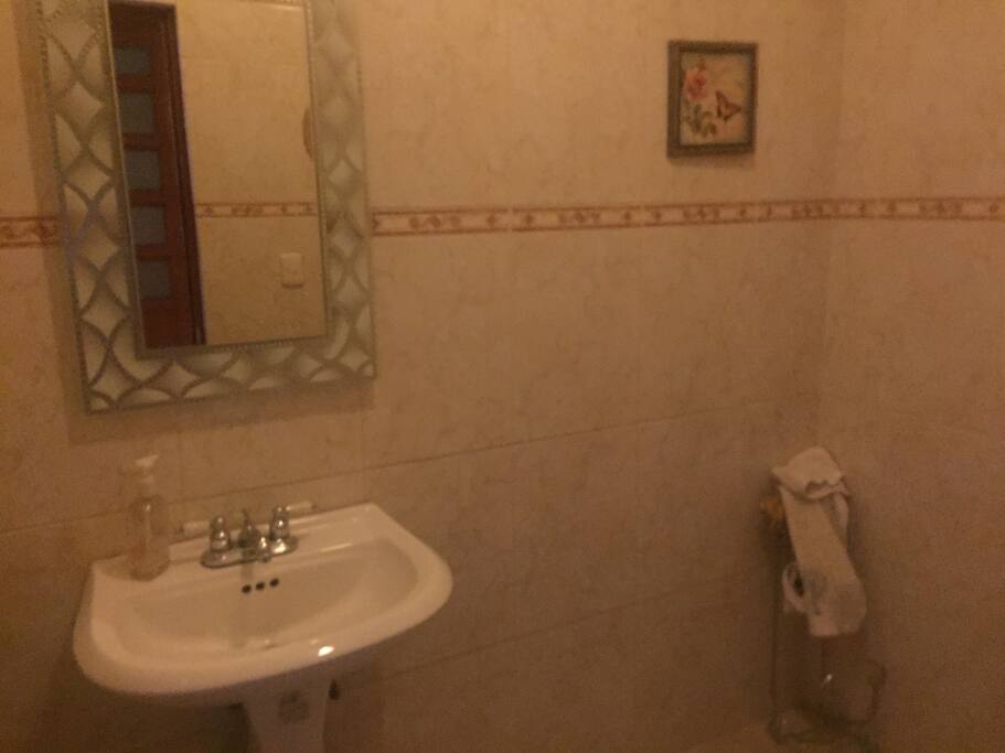 MEDIO BAÑO